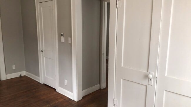 Building Photo - Cozy 2-Bedroom House **$300 Off Move In Sp...