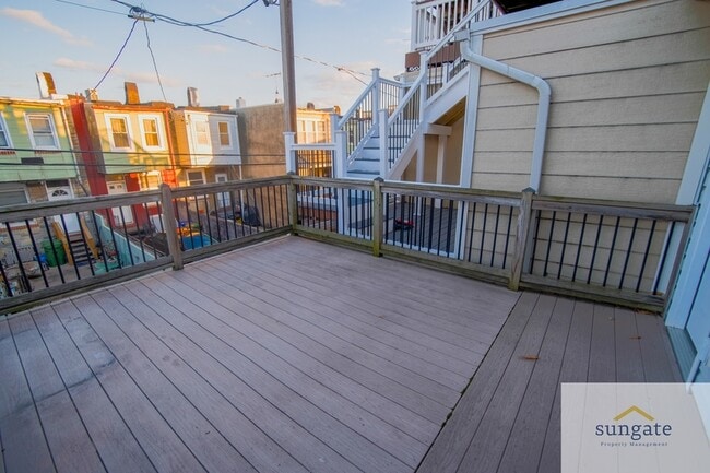 Building Photo - 615 S Glover St