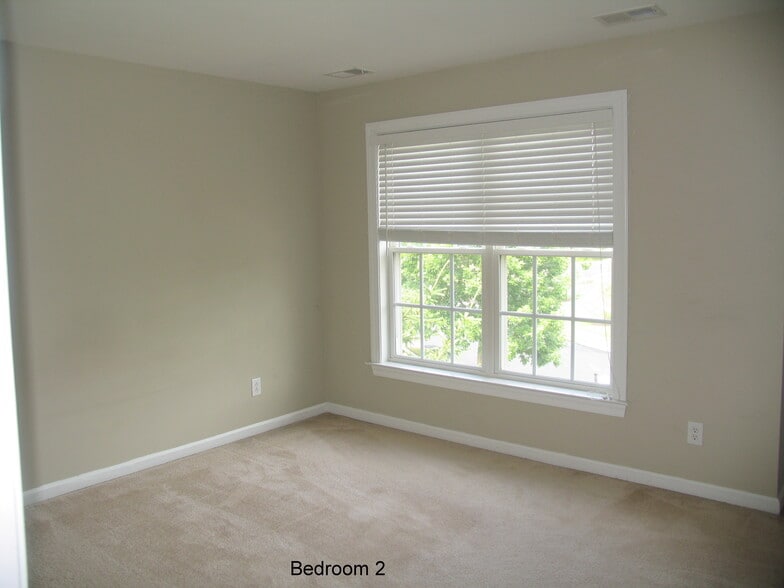 Building Photo - 2812 River Willow Dr