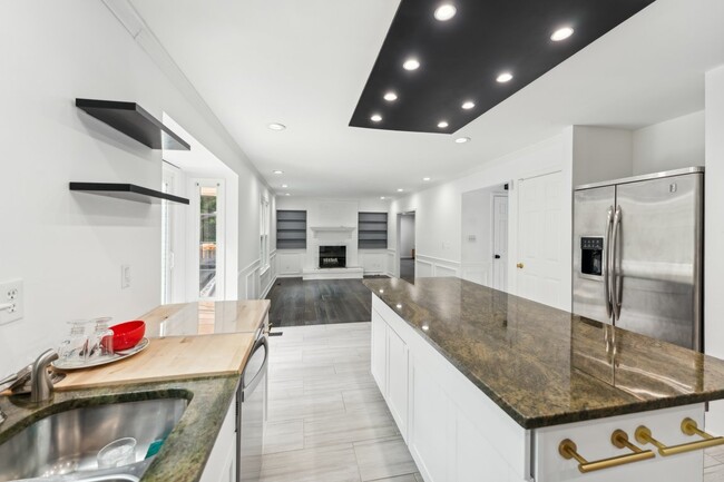 Building Photo - Charming 4 bedroom 3 bathroomSingle-Family Home for Rent! Discover your dream home with this stun...
