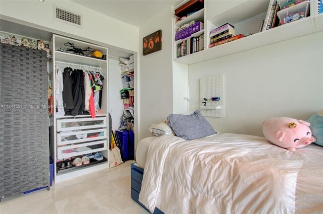 Building Photo - 5900 Collins Ave