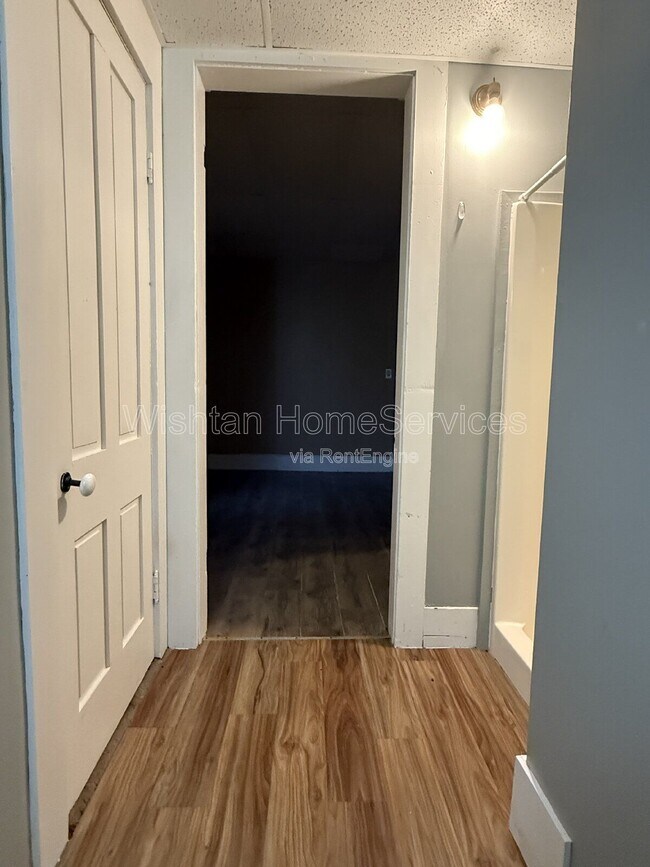 Building Photo - 429 N 8th St