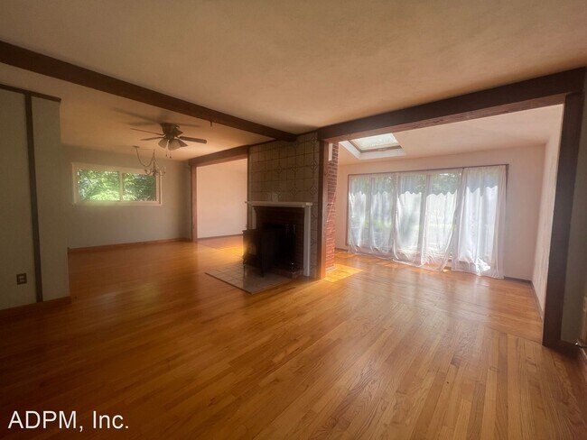 Building Photo - 3 br, 1.5 bath House - 45 Pine Hill Rd.