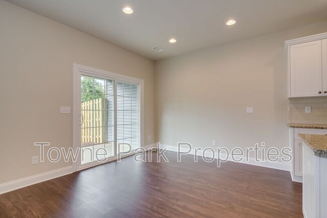 Building Photo - 1830 Butternut Dr