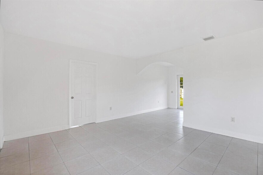 Building Photo - 585 NW 182nd Ter