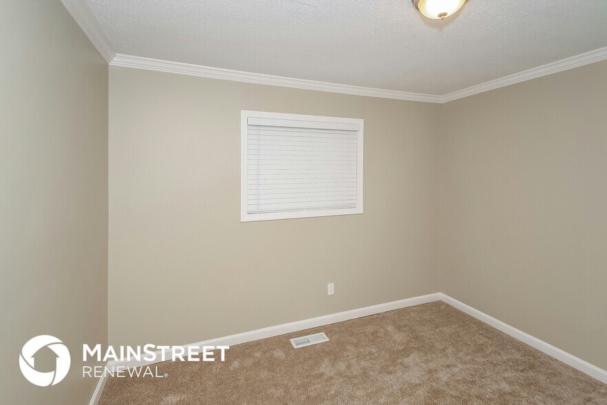 Building Photo - 1309 Lake Ln NE