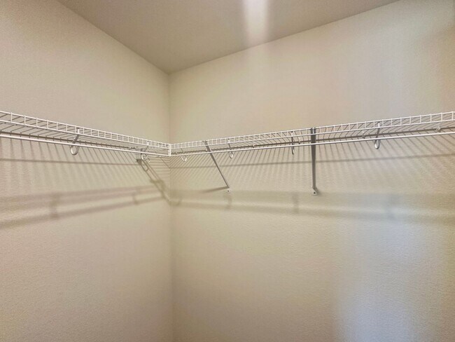 Building Photo - 5 BED 2.5 BATH NEW MANAGEMENT IN JARRELL TX!!!