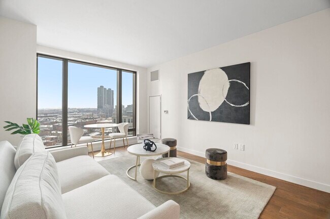 Building Photo - 99 Hudson St