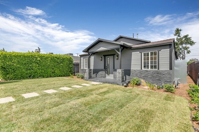 Building Photo - Fully Remodeled 4-Bed 2-Bath Home in Prime...
