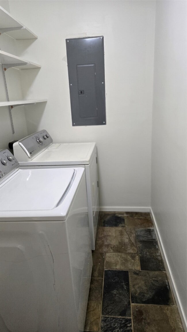 Building Photo - 2012 E Lacey Oak Cir