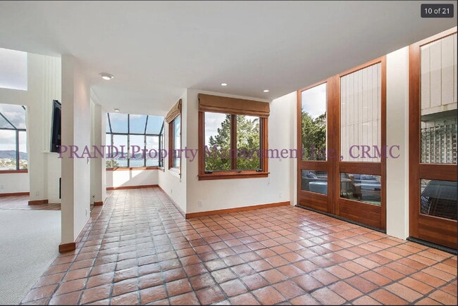Building Photo - COMING SOON! Upgraded Townhouse with Spect...