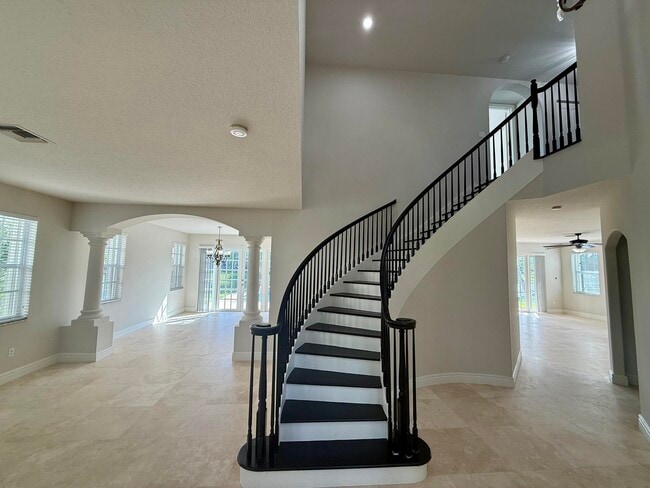 Building Photo - 6509 Stonehurst Cir
