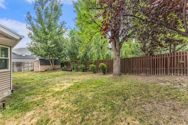 Building Photo - Charming Farmington Home in Peaceful Cul-de-Sac - Newly Painted Cabinets