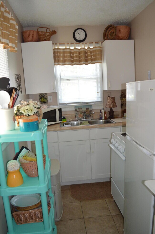 Building Photo - 186 11th St N