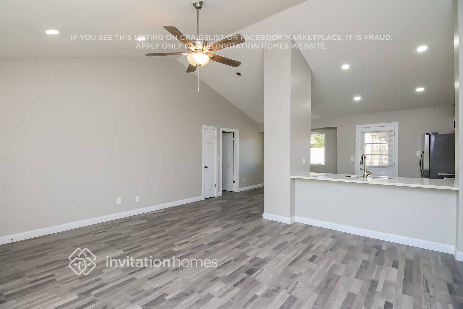 Building Photo - 3520 E Pueblo Ave