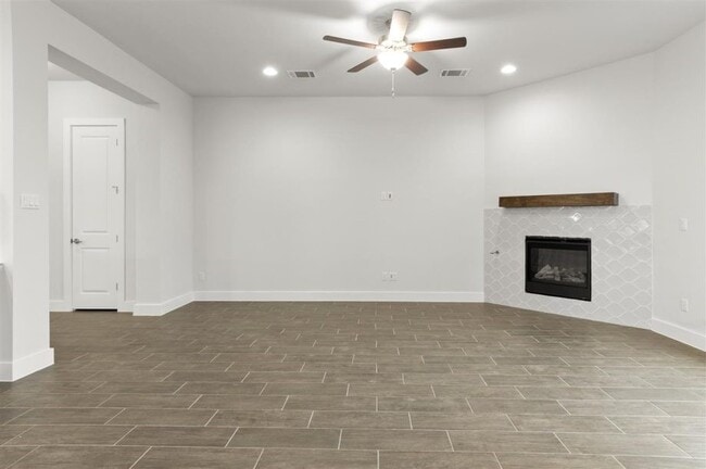 Building Photo - 200 Castlefields St