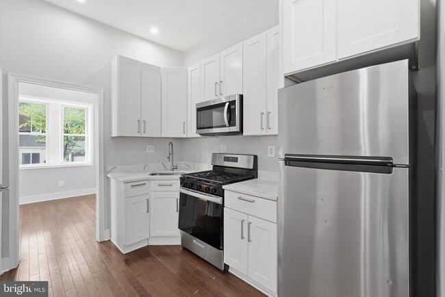 Building Photo - 1618 1st St NE