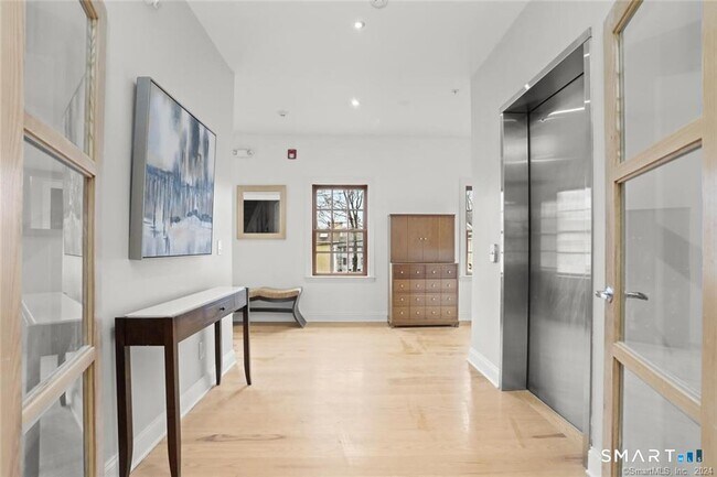 Building Photo - 2 Hollyhock Rd