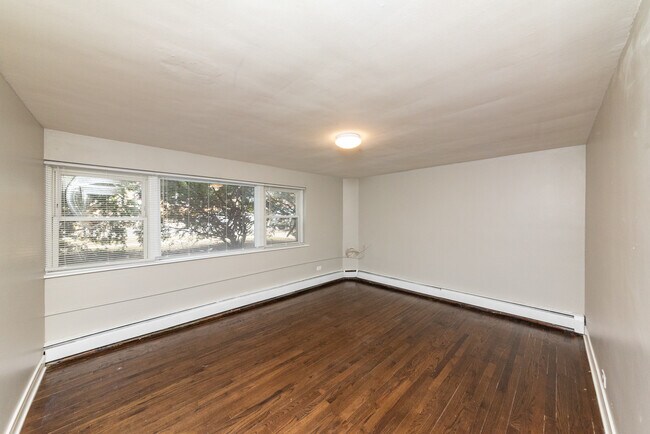 Building Photo - 3058 N Kostner Ave