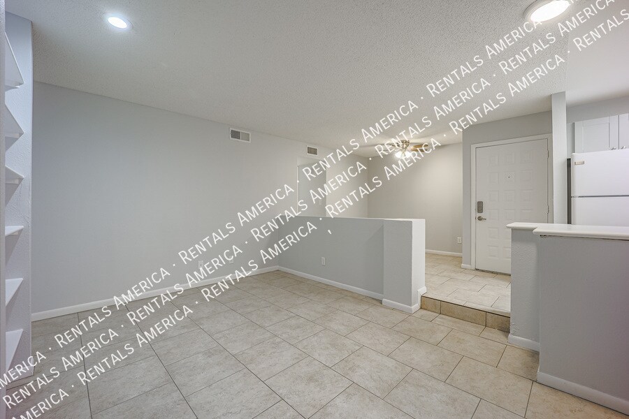 Building Photo - 747 S Ext Rd
