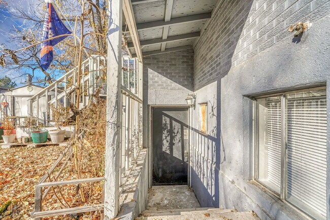 Building Photo - $1,395 — 2 bed, 1 bath renovated basement ...