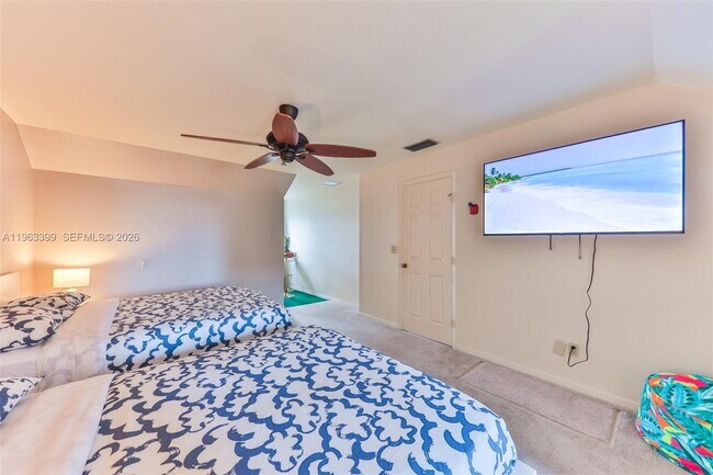 Building Photo - 407 SW 37th St