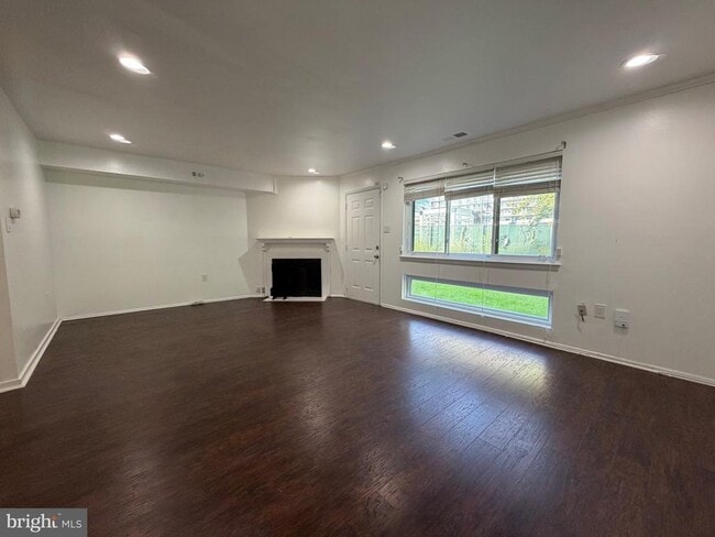 Building Photo - 7601 Crittenden St