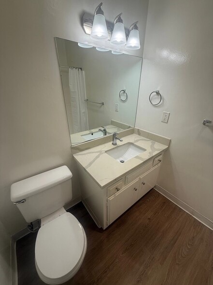 Building Photo - 11105 Rose Ave