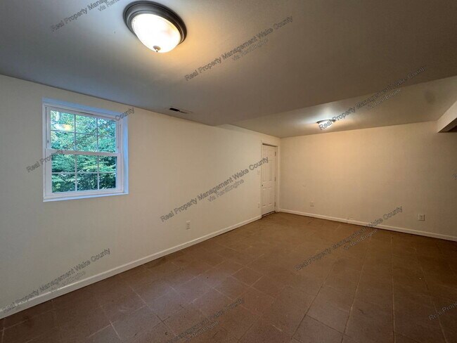 Building Photo - 612 Essington Pl