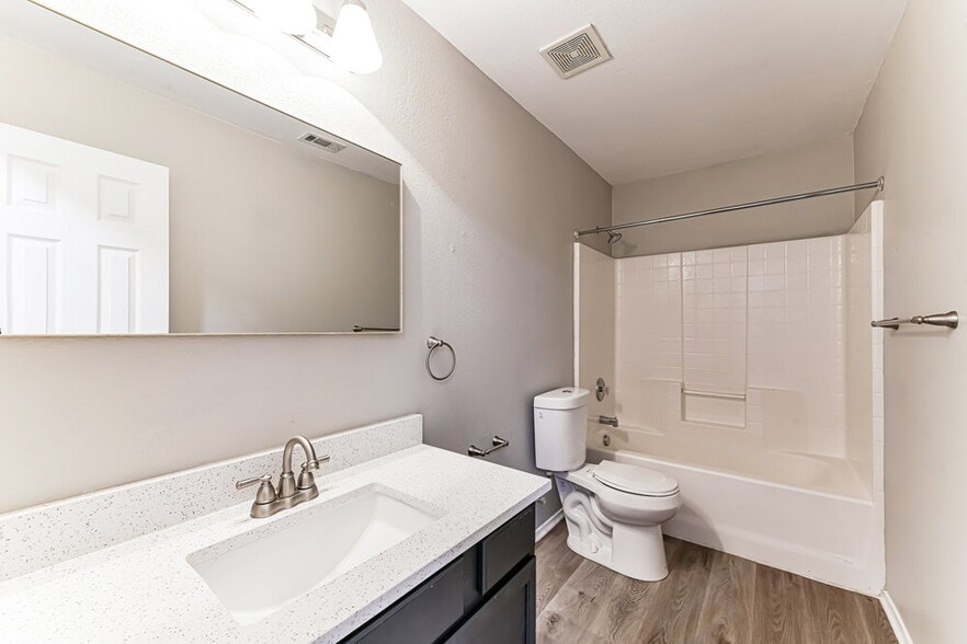 Building Photo - 5621 Starwood Ct