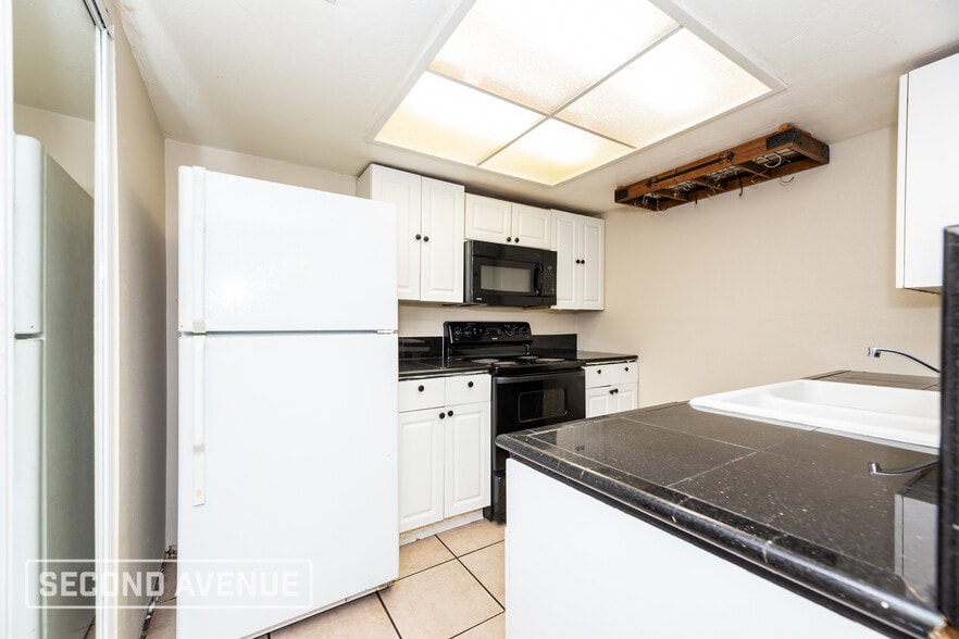 Building Photo - 1226 Bayshore Dr N