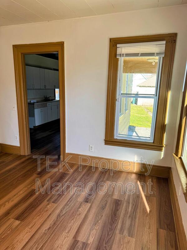 Building Photo - 34 Radio St