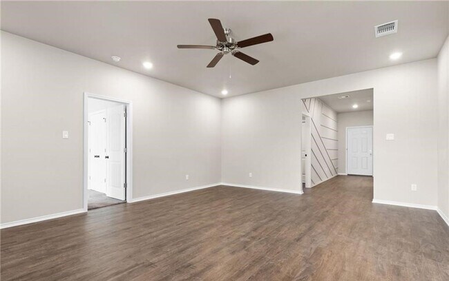 Building Photo - Beautiful Like New Home in Copperas Cove w...