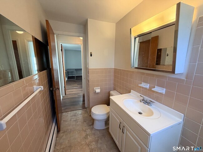 Building Photo - 5 Grandview Dr