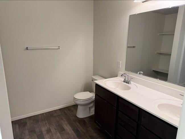 Building Photo - 1216 W Duncan Rd