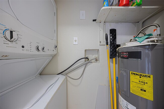 Building Photo - 9541 SW 1st Ct