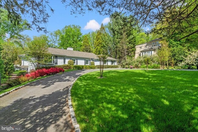 Building Photo - 4905 Dorset Ave