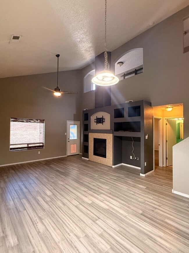 Building Photo - 2103 N Ensenada Cir SE