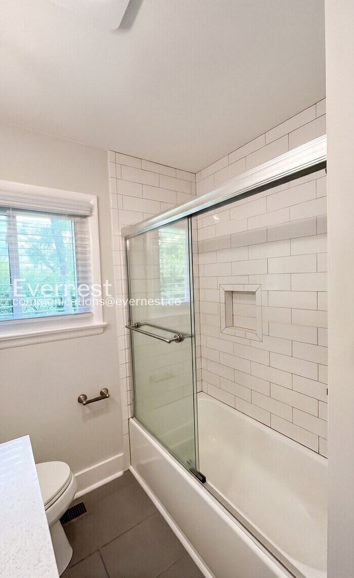 Building Photo - 1206 Cranbrook Dr