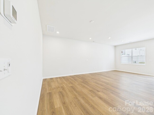 Building Photo - 3022 Hutton Gdns Ln