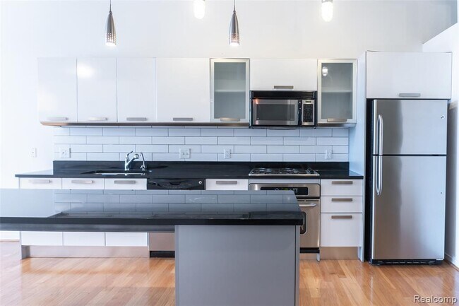 Building Photo - 100 N Center St