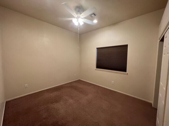Building Photo - 4 BED POOL HOME!