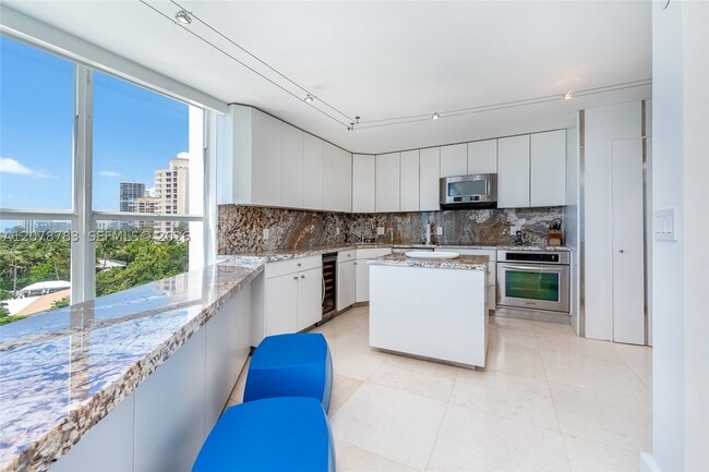 Building Photo - 613 Ocean Dr