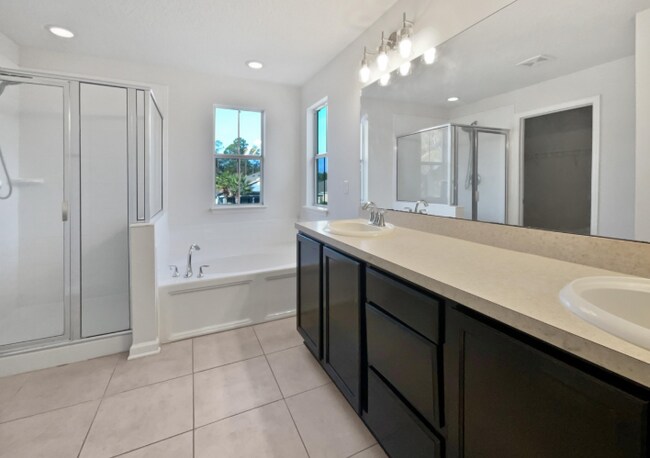 Building Photo - 15713 Lexington Park Blvd