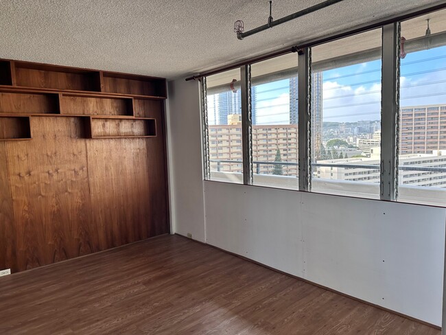 Building Photo - 1650 Kanunu St
