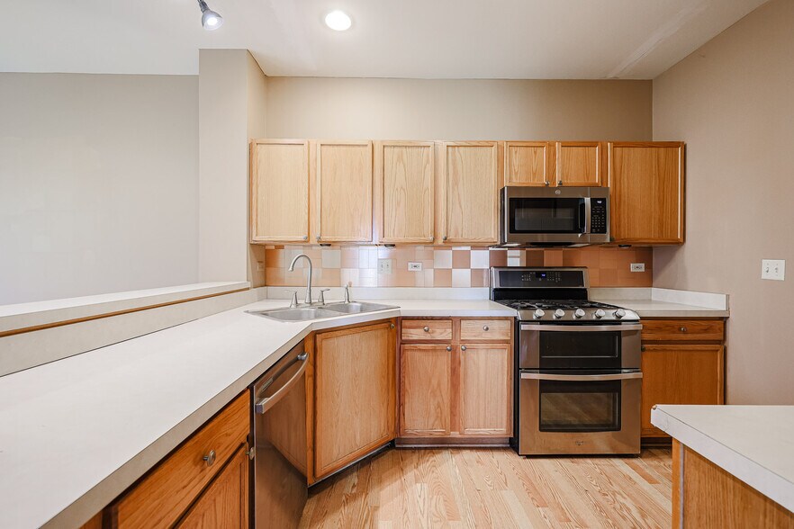 Building Photo - 607 Fox Ridge Dr