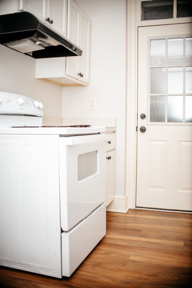 Building Photo - 331 N 3rd St