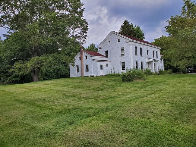 Building Photo - 27 Beaver Rd