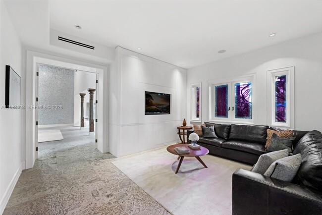 Building Photo - 16 Palm Ave