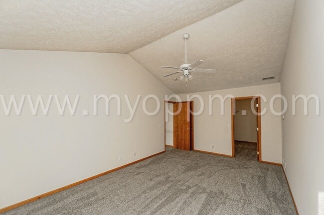 Building Photo - Bright and Spacious 4 Bedroom Home | Bellevue